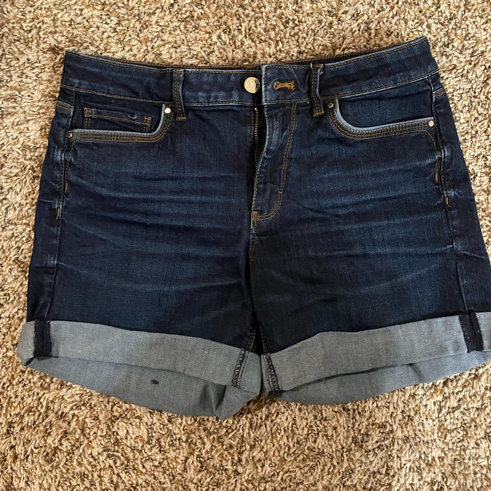 White House Black Market, 5 inch Shorts, Size 8
